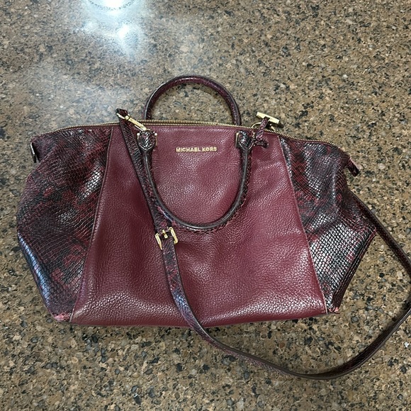 Michael Kors Pebble bag. - Picture 1 of 11